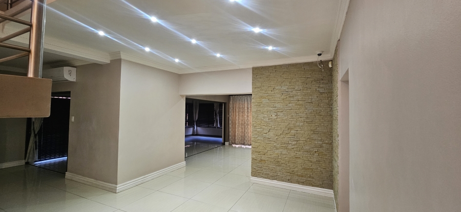 4 Bedroom Property for Sale in Roylglen Gardens Northern Cape